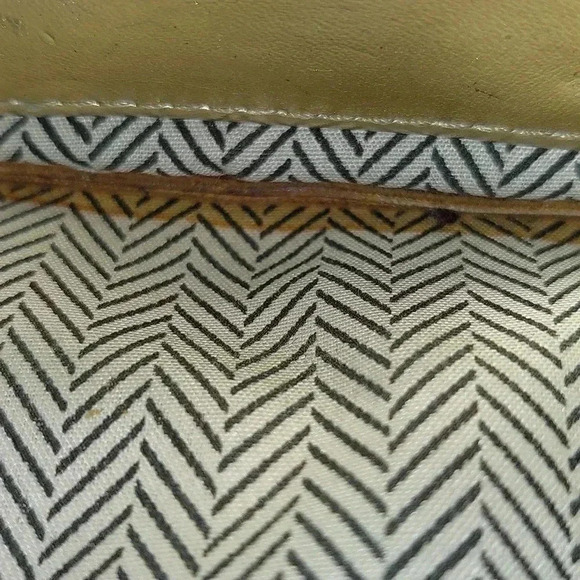 EUC STEVE MADDEN GOLD WRISTLET WALLET - Picture 9 of 9